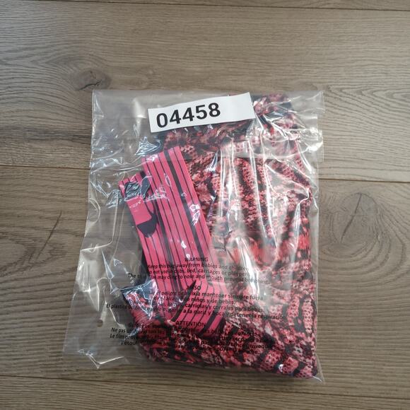 Under Armour Shorts Women Small Pink Black Athletic Athleisure Moisture Wicking - Picture 7 of 7